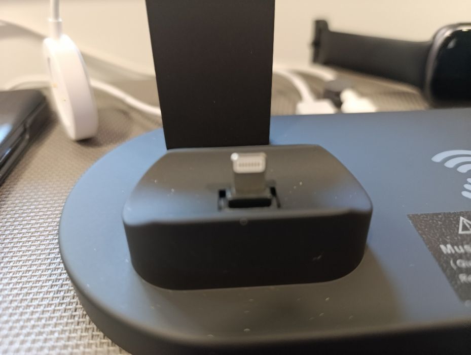 Мулти-функционална станция за зареждане 4 в 1/Docking station charger!