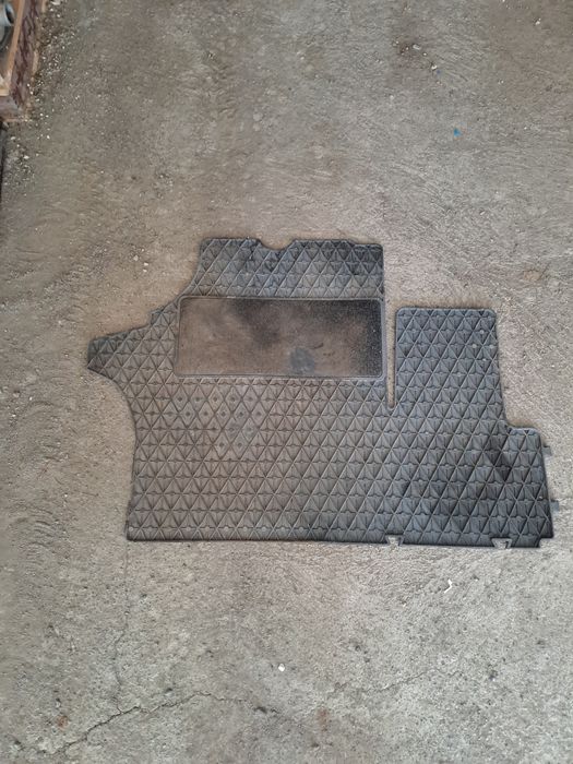 Продавам оргинални гумени стелки за Мерцедес Вито-1999г.