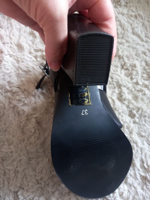 Vând sandale de piele naturala nr 37