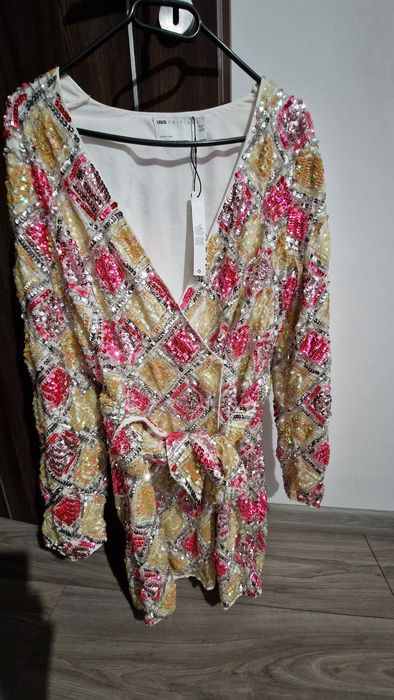 Asos nouă,cu etichetă