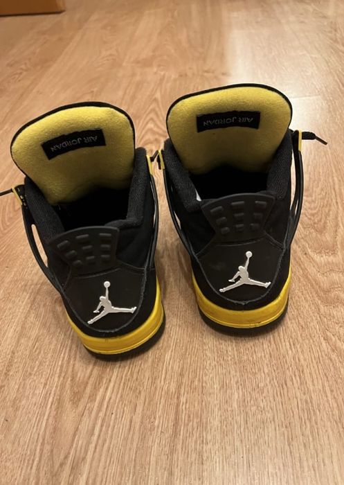 Vând Jordan 4 Retro Thunder