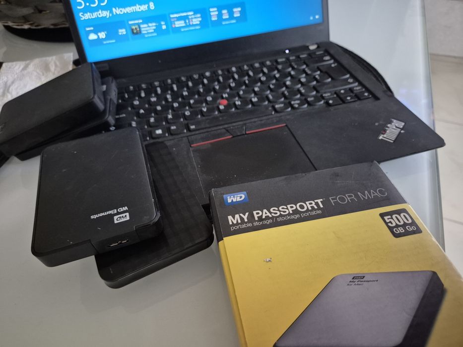 vand hard  extern 2.5 de 1-2 TB si de 500 Gb.