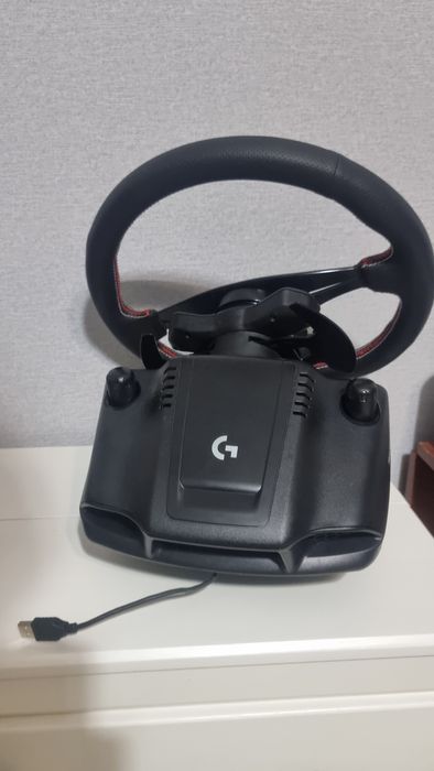 Продам игровой руль logitech g923