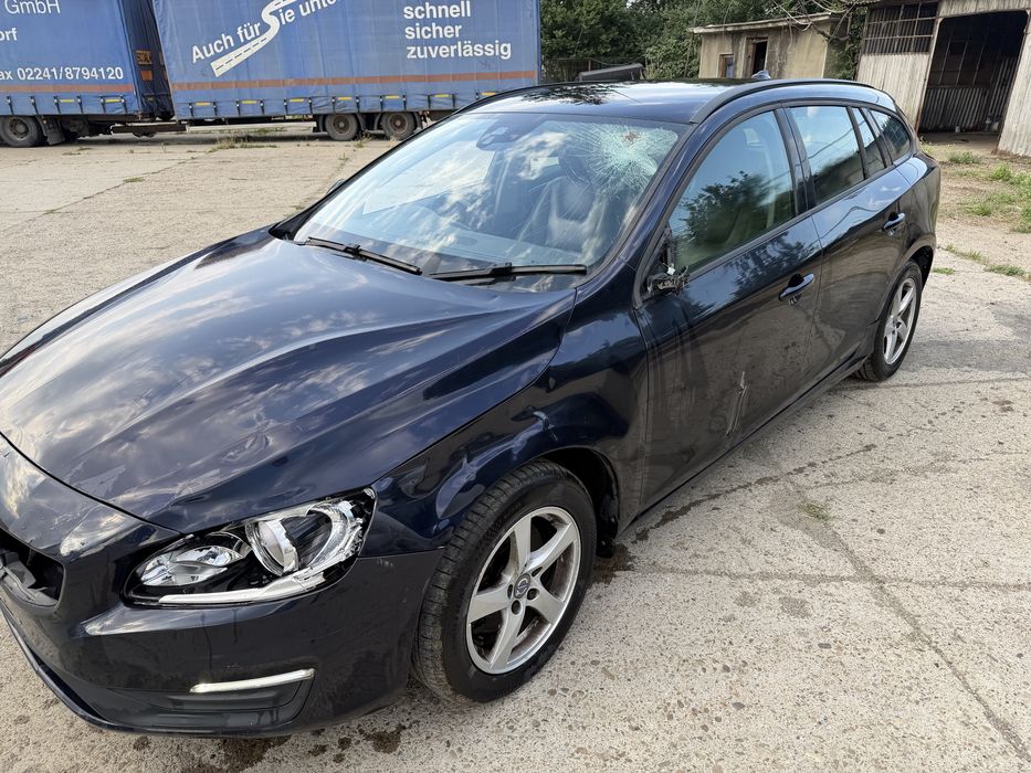 Volvo V60, 2015, se dezmembreaza sau se vinde complet, 2.0 diesel EURO 6, volan dreapta,Masina se poate proba