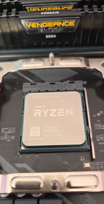 CPU: AMD Ryzen 7 5700 - в Гаранция до 2028
