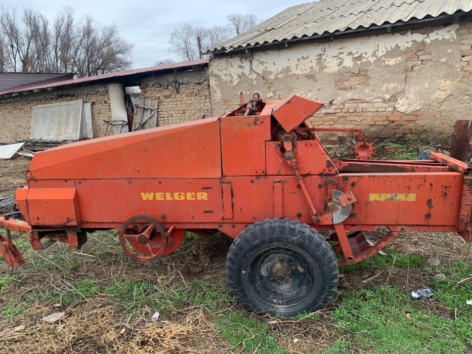 Пресс падборщик. Требуется незначительный ремонт.