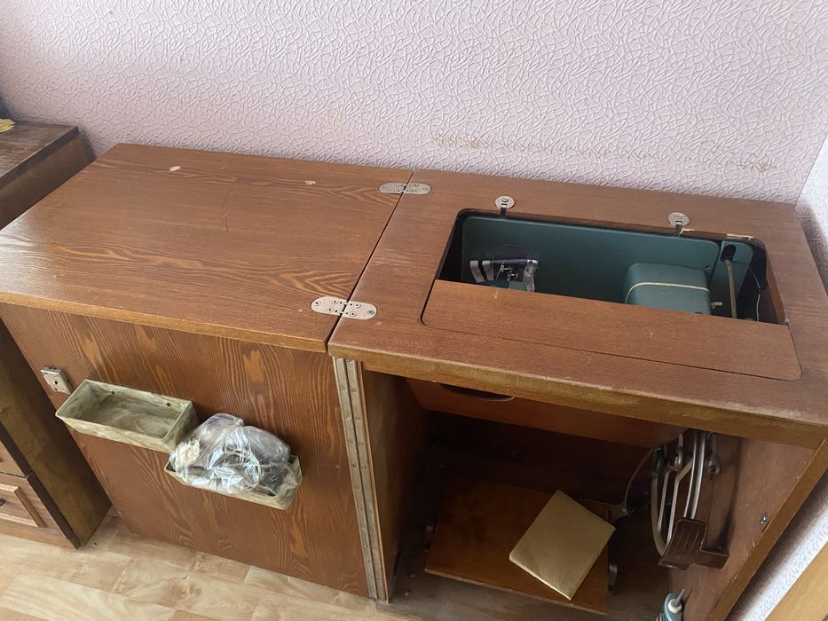 Продам швейную машинку