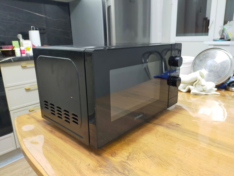 Микроволновка Hansa