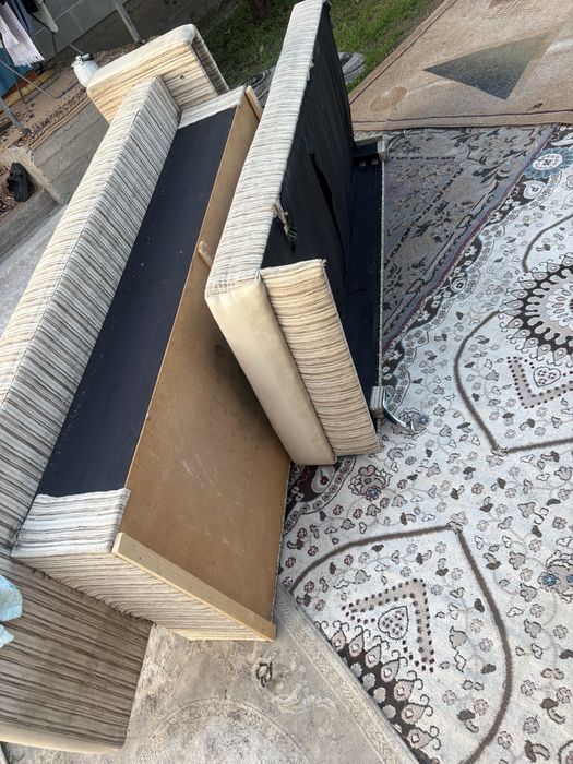 Диван в хорошем состояние