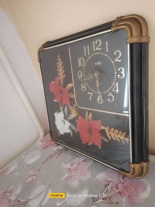 Настенные часы в отличном состоянии стекло