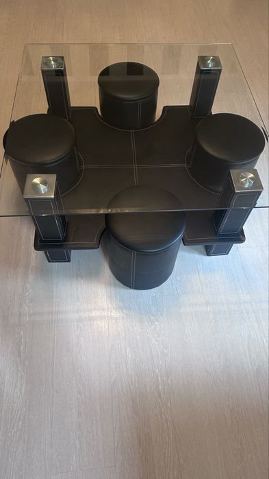 Masa din sticla si piele cu scaune de piele
