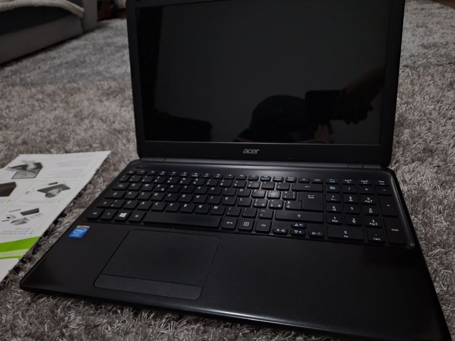 Vând laptop pentru piese