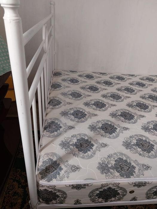 Новая кровать, с новым матрасом