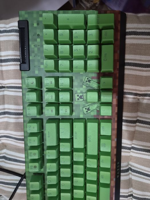 Tastatura Gaming Razer Black widowV 4 Minecraft edition