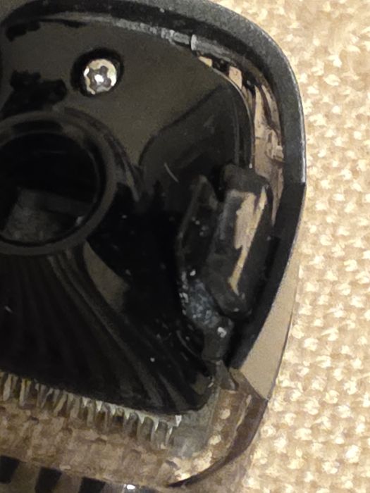 Тример за брада със засмукване Philips Series 7000 BT7210/15