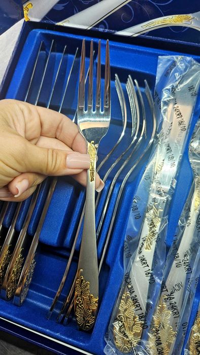 Продам набор столовых приборов (24 предмета)