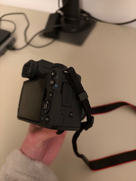 Canon EOS M50 + obiectiv EF-M 15-45mm IS STM (Kit) – 24.1MP, 4K, Wi-Fi