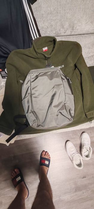 Vand rucsac nou si pulover fleece, nou