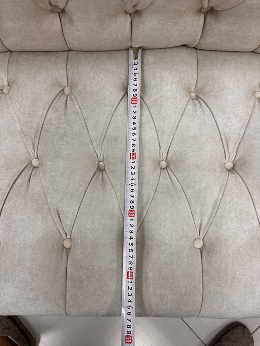 Диван в бежевом цвете