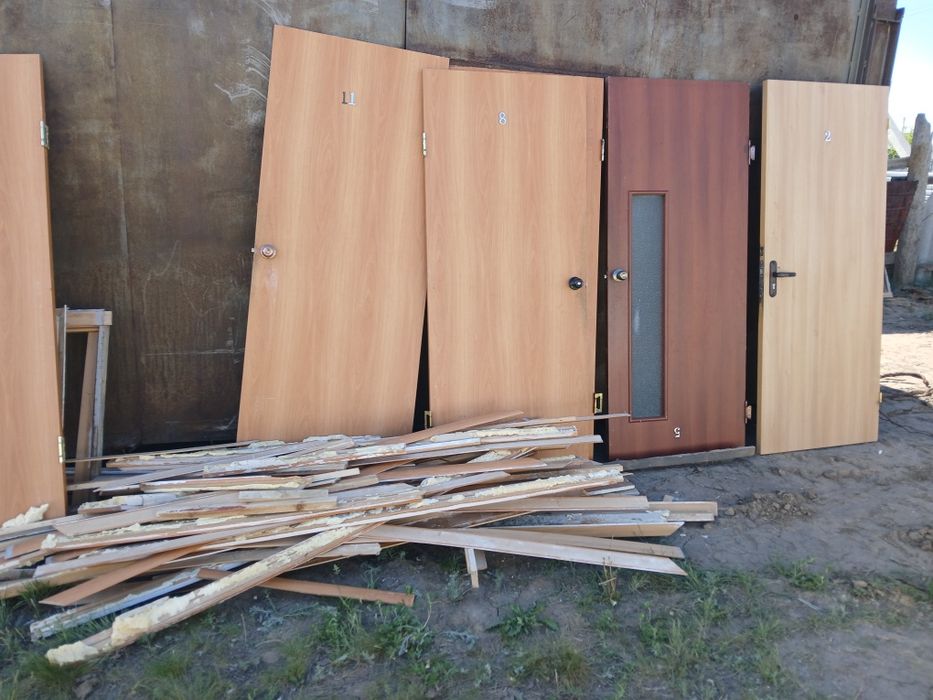 Продам межкомнатные деревянные двери