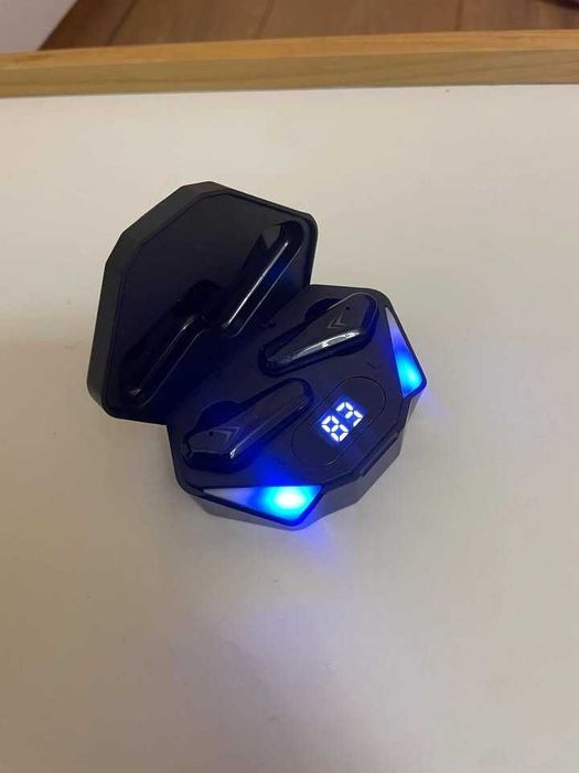 TWS Безжични Стерео Слушалки с LED дисплей