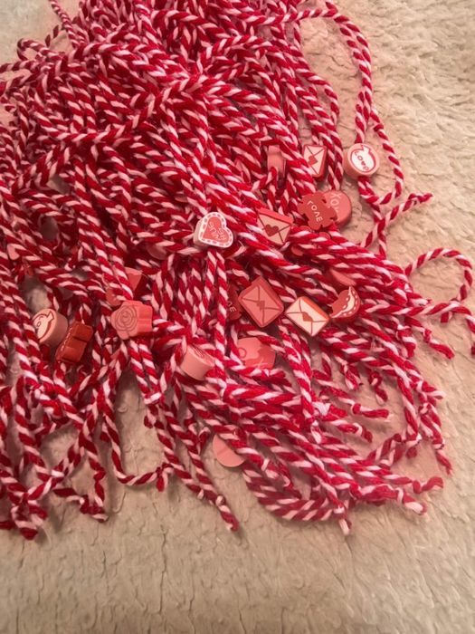 Продавам мартеници