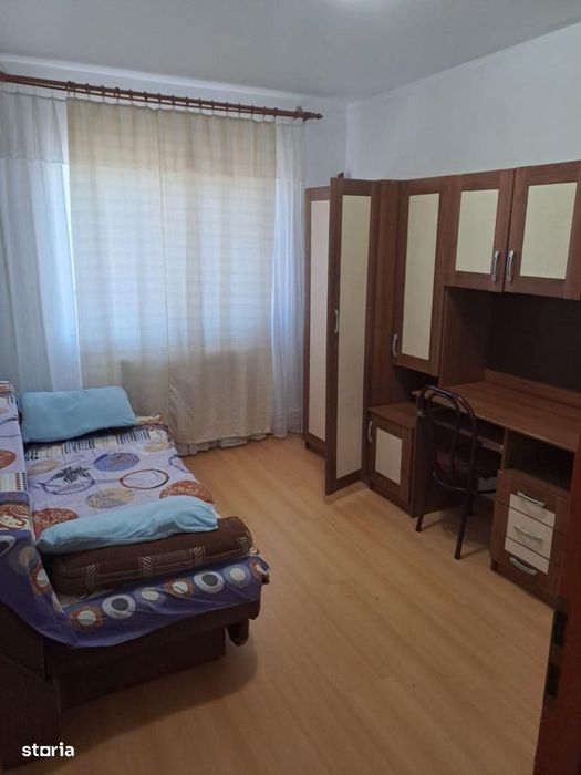 Apartament 3 camere 67 mp, etajul 4/5, zona Bradet