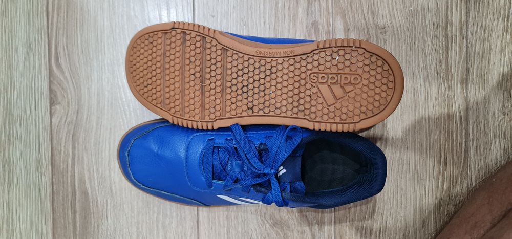 Adidași de vânzare 40