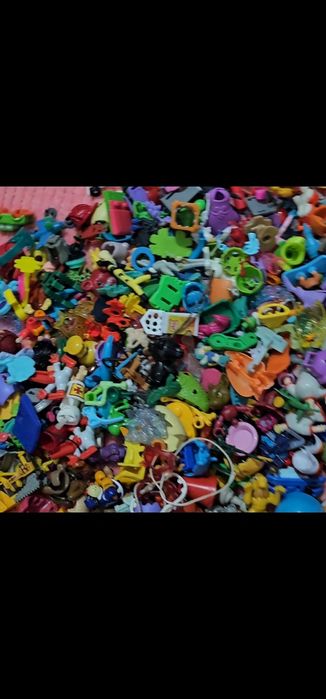 Продам киндер игрушки