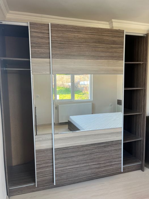 Мебелите са в добро състояние.