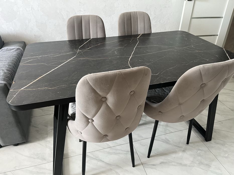 Стол со стульями