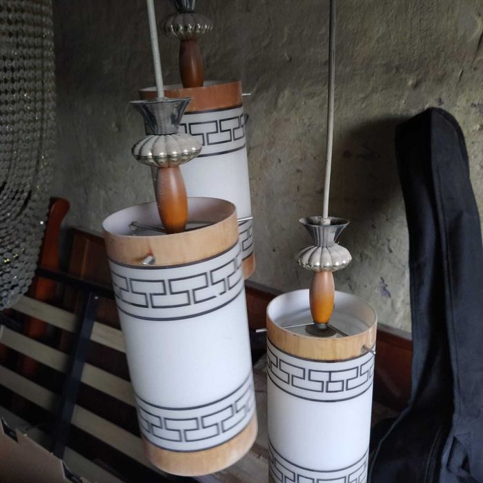 Продам люстры разные