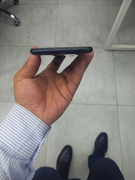 Galaxy A10s ishlatsa boladi, qotadi