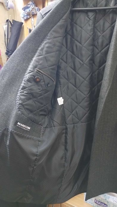 Se vinde pardesiu slim marimea 54