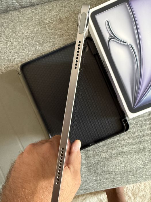 Apple iPad Air 11” M3 128GB Wi-Fi Space Gray | Гаранция до 01.2027 | Кейс