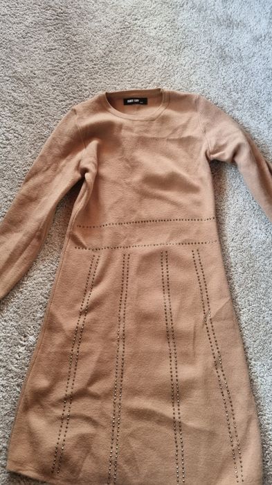 Дамска рокля на Sweet lady, S/M.Роклята е финно плетиво.