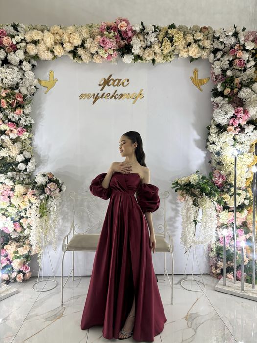 Красные вечернее платье