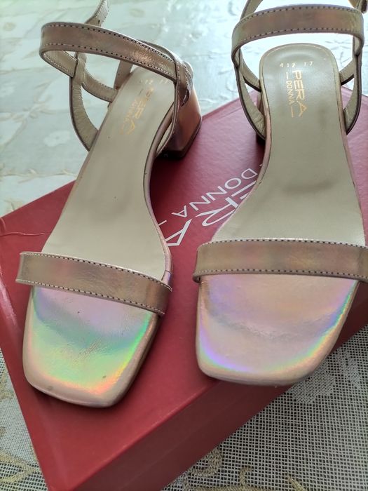 Продается летняя обувь