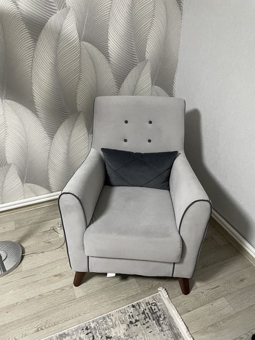 Диван с креслом