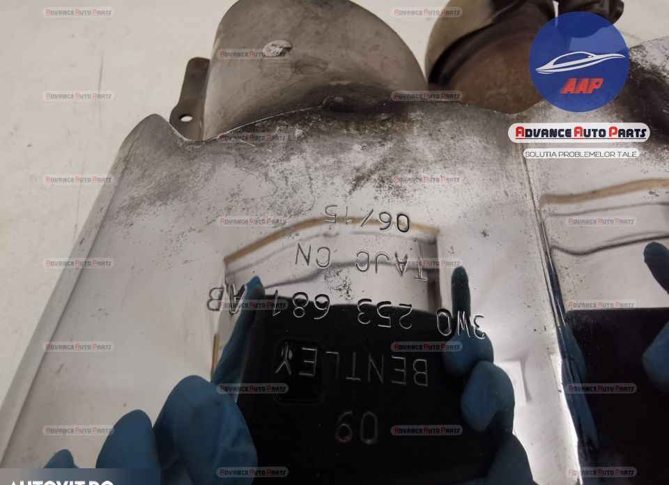 Ornament toba tips stanga originale in stare buna Bentley Continental