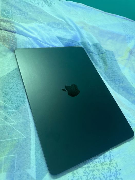 Apple MacBook Air 13 М 4 Само лично предавани за град Русе — миниатюра 2