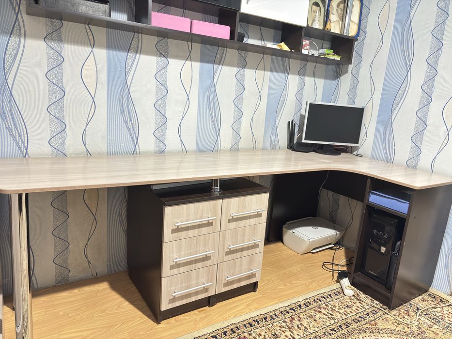 Угольный стол, Г образный