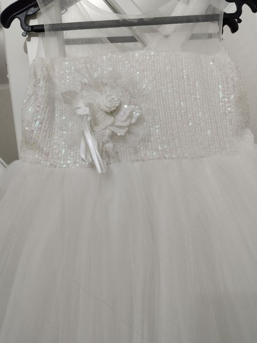 Продам платье на 6,7,8 лет