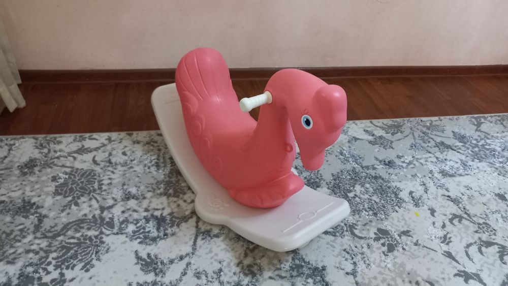 Продам лебедь качалку новая !!!