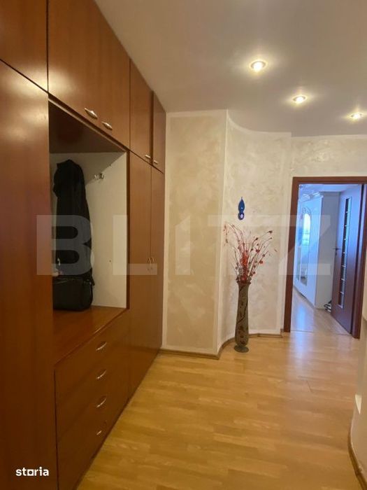 Apartament de vanzare, 4 camere, cu parcare inclusa, Zona Sud