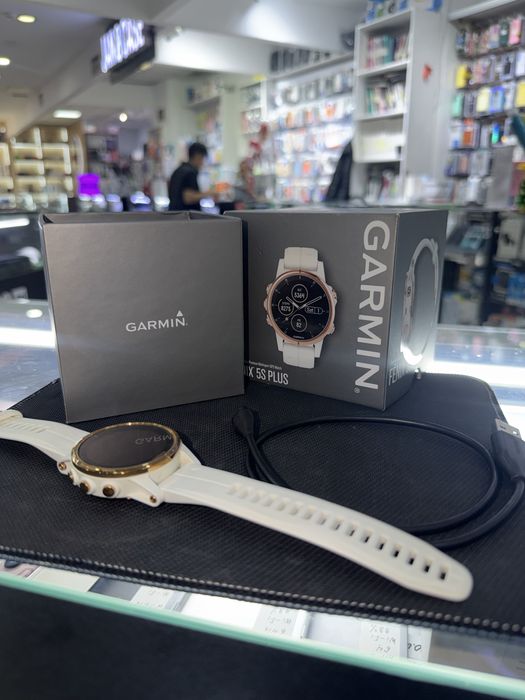 Часы Garmin Fenix 5s Plus