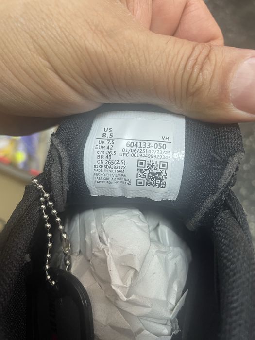 Маратонки NIKE…………………