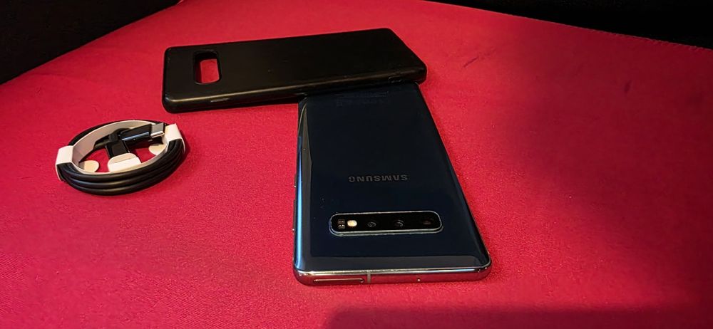 Samsung Galaxy S10+ 8GB RAM 128GB Prism Blue БЕЗУПРЕЧНО ТОП СЪСТОЯНИЕ!