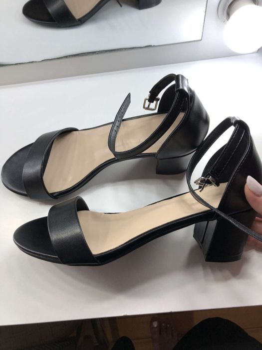 Дамски сандали на ток