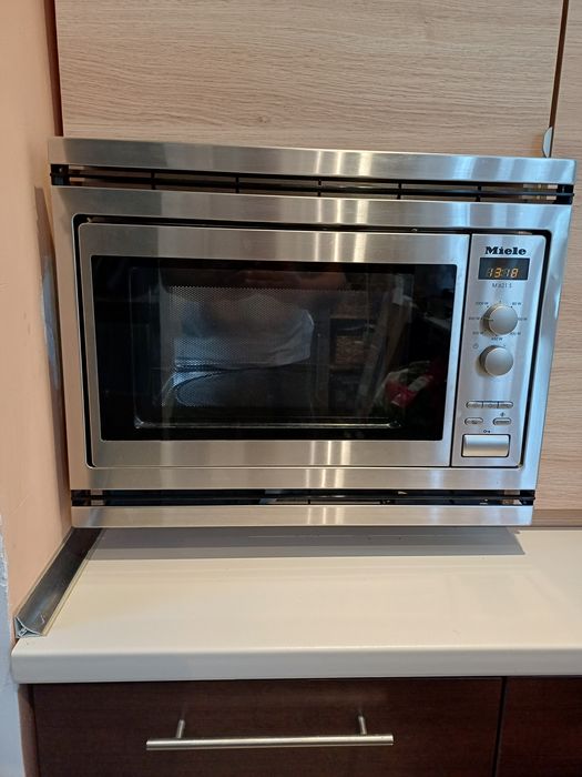 Miele .. микровьлнова  фурна  за вграждане